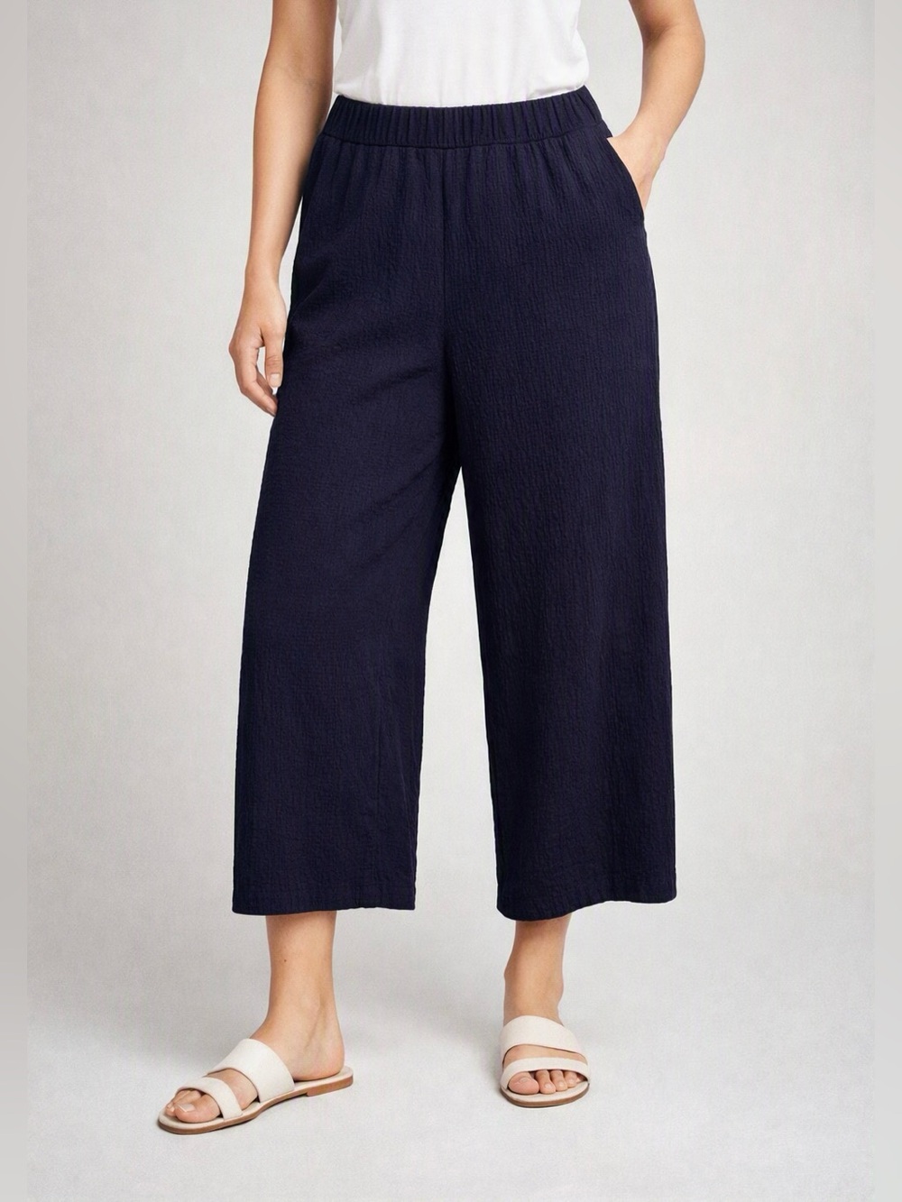 EILEEN FISHER - NAVY wide-leg, cropped Pant (textured). Elastic waist. Small